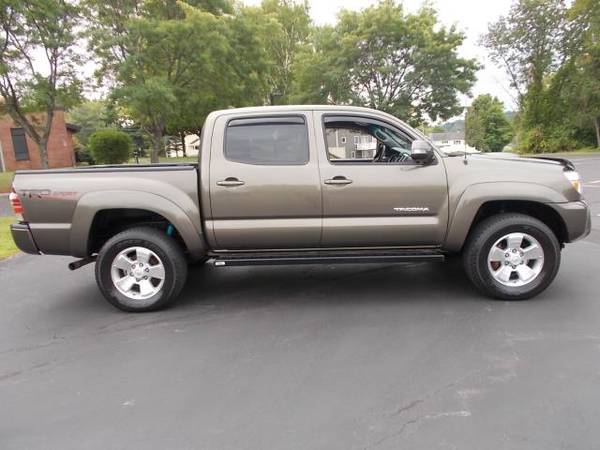 2015 Toyota Tacoma 4WD DOUBLE CAB V6 TRD SPORT - cars & trucks - by... for sale in Cohoes, MA – photo 8