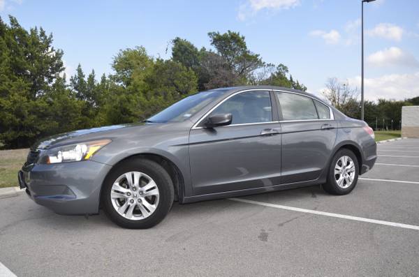 2009 Honda Accord LX-P - CARFAX available for sale in Austin, TX – photo 2