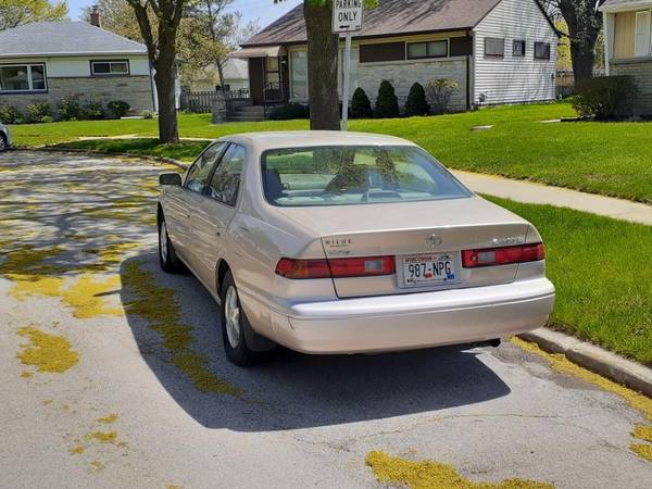 1998 Toyota Camry LE for sale in milwaukee, WI – photo 3