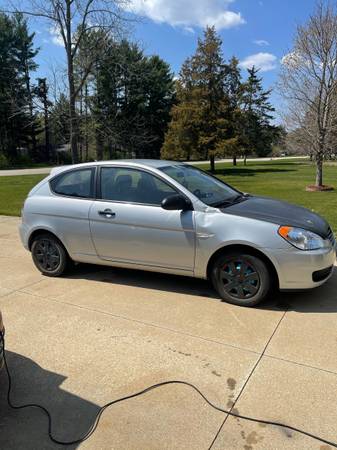 2007 hyundai accent gs hatchback 2 door for sale in Arkdale, WI – photo 2