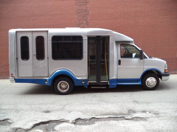 2007 Chevrolet 3500 Handicap Wheelchair Assesessable Mini Bus 85k -... for sale in Chicago, IL – photo 3
