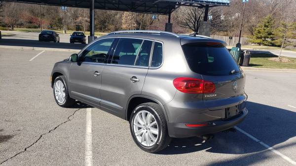 2012 Volkswagen Tiguan SE ( EXTRA CLEAN, NAVIGATION ) - cars &... for sale in Shawnee, MO – photo 3