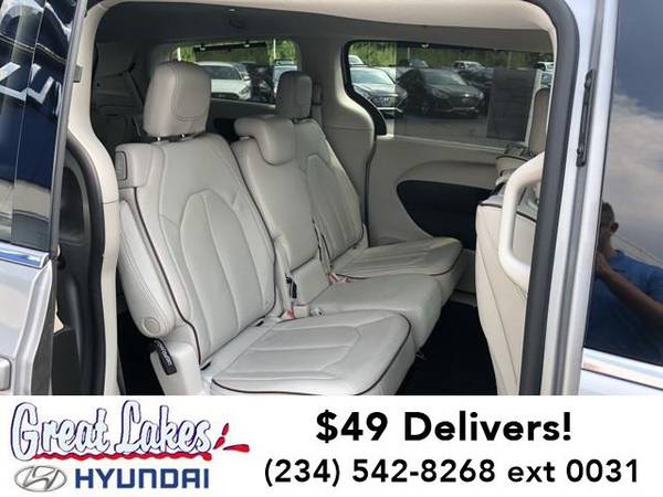 2017 Chrysler Pacifica mini-van Limited for sale in Streetsboro, OH – photo 17