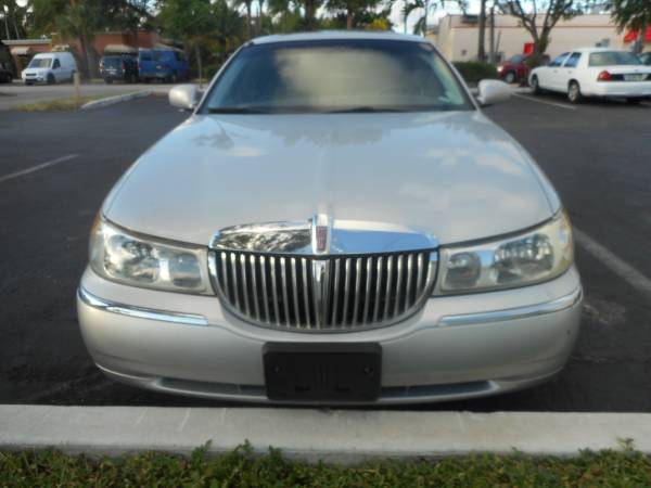 Lincoln Town Car 1-owner garaged 68k miles like new needs nothing for sale in Hallandale, FL – photo 2