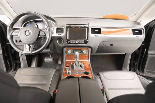 2011 Volkswagen Touareg VR6 LUX - cars & trucks - by dealer -... for sale in Grand Rapids, MI – photo 10