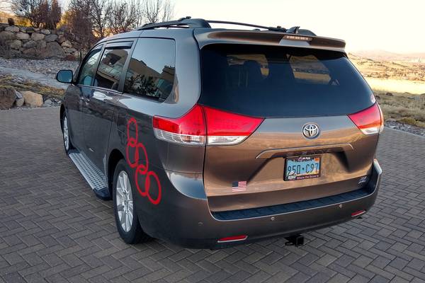 ***2012 TOYOTA SIENNA XLE AWD - LOW MILEAGE*** - cars & trucks - by... for sale in Reno, NV – photo 5