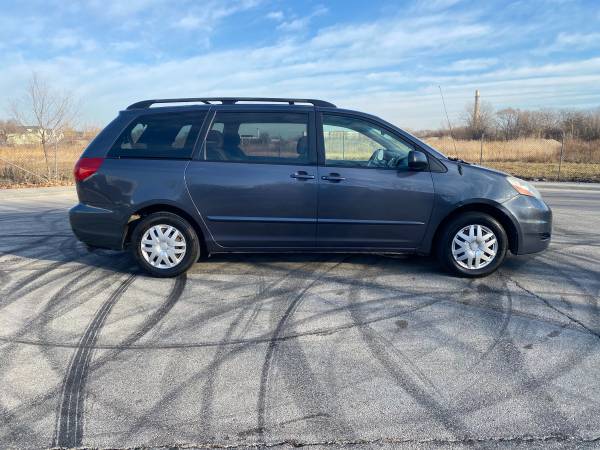 2006 Toyota Sienna le - cars & trucks - by owner - vehicle... for sale in Chicago, IL – photo 8