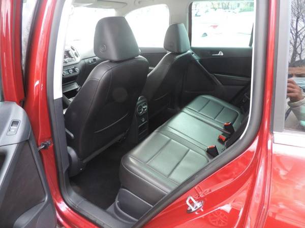 2011 Volkswagen Tiguan 4WD 4dr SE 4Motion wSunroof Navi - WE FINANCE... for sale in Lodi, NJ – photo 22