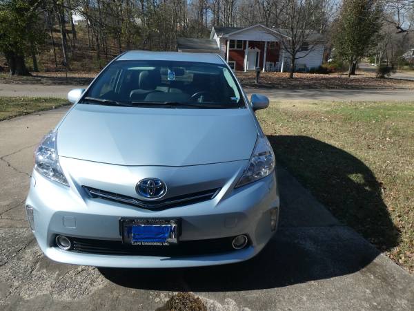 2014 TOYOTA PRIUS V HYBRID - cars & trucks - by owner - vehicle... for sale in Cape Girardeau, MO – photo 2