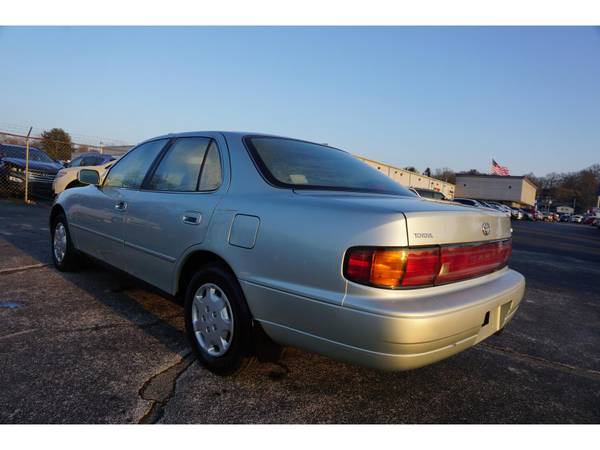 1994 Toyota Camry 4dr Sedan LE Auto - - by dealer for sale in Knoxville, TN – photo 5