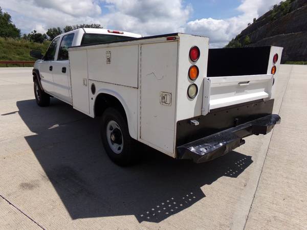 2006 Chevy 2500HD Diesel/4x4 8' Service Truck for sale in Medley, District Of Columbia – photo 3