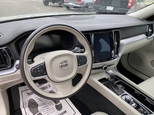 2020 Volvo S60 T6 Momentum sedan Crystal White Pearl Metallic - cars for sale in LaFollette, TN – photo 10