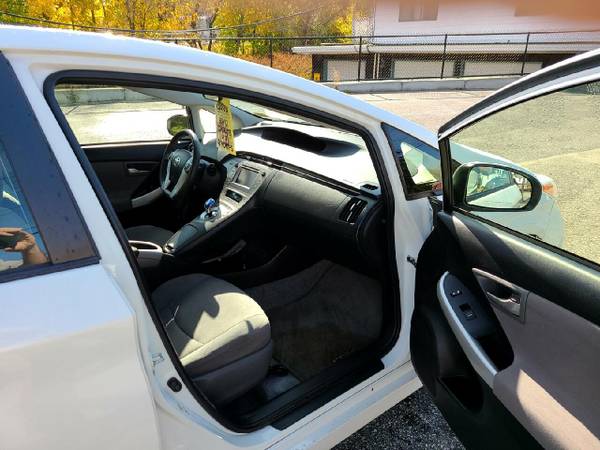 !!!!!!!!! 2014 TOYOTA PRIUS!!!!! 1 OWNER SUPER DEAL - cars & trucks... for sale in Lewiston, ME – photo 5