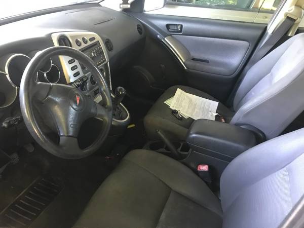 Pontiac/ Vibe 2004 stick shift Runs Great ! for sale in Clarksville, TN – photo 9