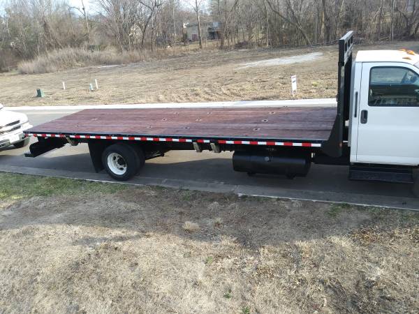 2006 GMC KODIAK 5500 (NON-CDL) 24 FLATBED - - by for sale in Other, IA – photo 5