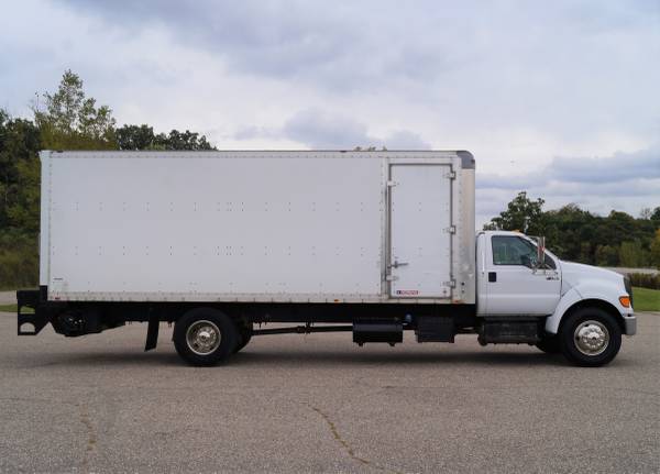 2013 Ford F750 XLT - 24ft Box Truck w/ Liftgate - 2WD 6.7L I6 Cummins for sale in Dassel, KS – photo 2