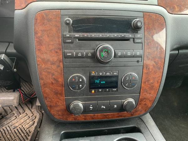 2007 Chevy Tahoe LT needs engine work for sale in New Haven, CT – photo 9
