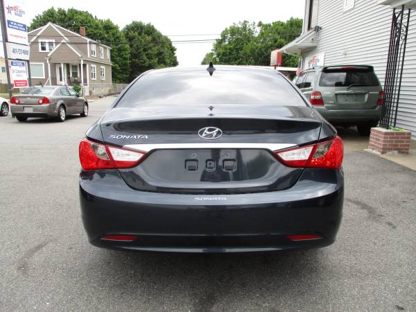 2011 HYUNDAI SONATA 4 CYLINDER TRADE-IN SPECIAL! - cars & trucks -... for sale in North Providence, RI – photo 8