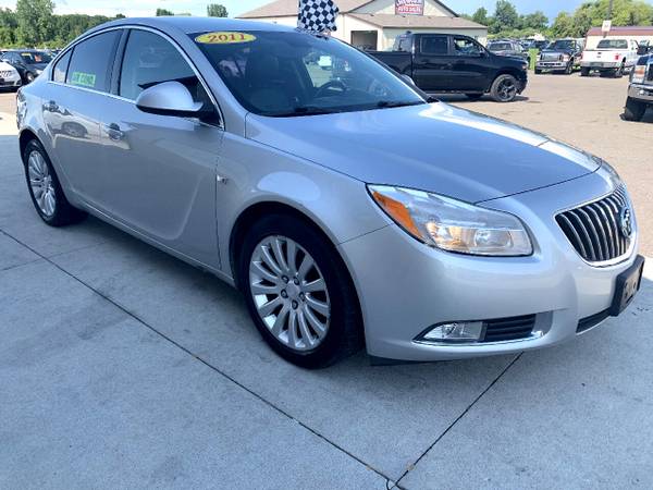 2011 Buick Regal 4dr Sdn CXL RL1 (Oshawa) - cars & trucks - by... for sale in Chesaning, MI – photo 3