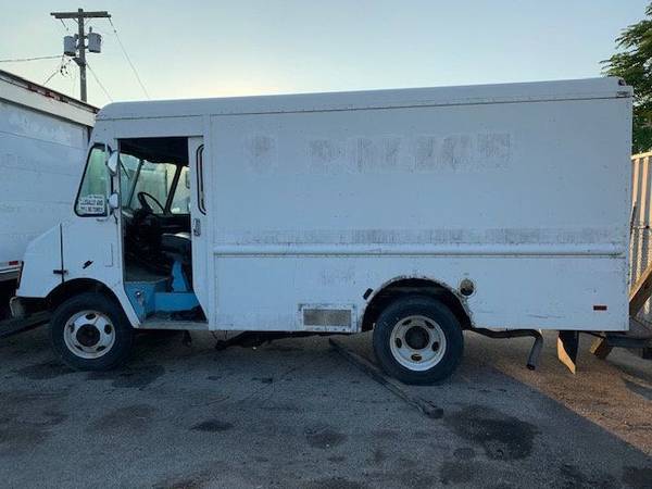 1999 GMC P-3500 STEP VAN 12 FOOT CARGO SPACE - cars & trucks - by... for sale in Massapequa Park, NY – photo 4