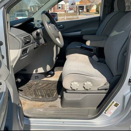 2009 Nissan Quest, clean, 150k, runs, drives, needs work read ad! for sale in Philadelphia, PA – photo 3