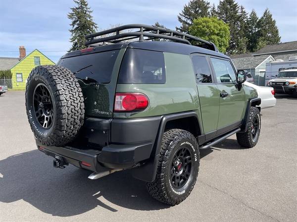 2011 Toyota FJ Cruiser 4x4 Lifted Fully loaded New tires - cars & for sale in Portland, OR – photo 2