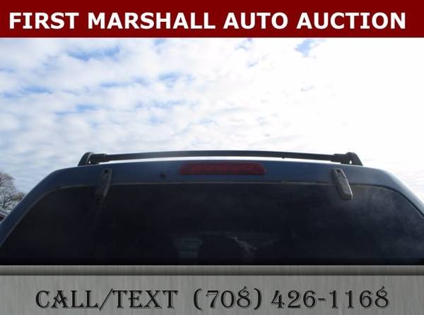 2005 Ford Escape XLT - First Marshall Auto Auction- Super Clean! -... for sale in Harvey, IL – photo 4