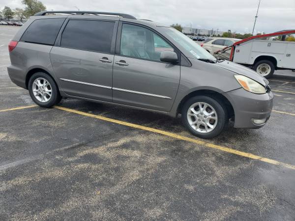 2005 Toyota sienna for sale in Chicago, IL – photo 3