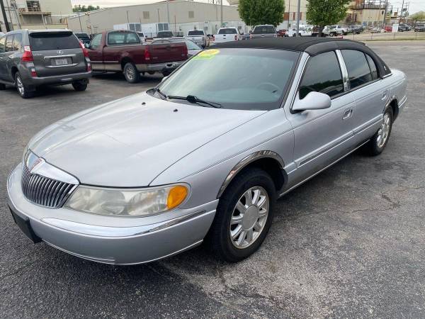 2001 Lincoln Continental Base 4dr Sedan FREE CARFAX ON EVERY for sale in Sapulpa, OK – photo 3