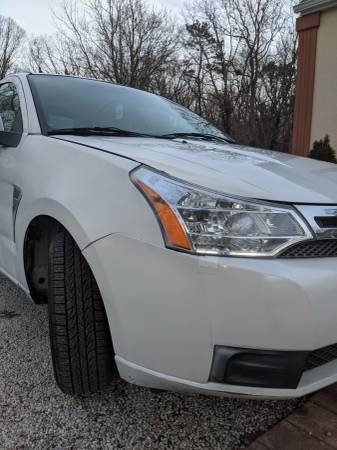 2008 ford focus SE White 156K - cars & trucks - by owner - vehicle... for sale in Islandia, NY – photo 6