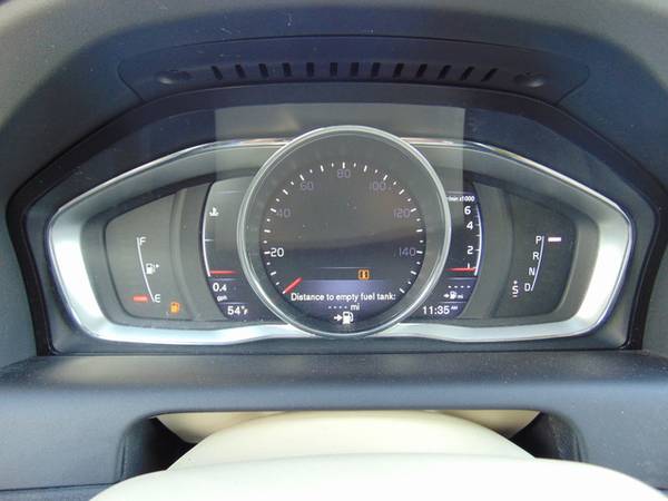 2016 Volvo XC60 T6 - cars & trucks - by dealer - vehicle automotive... for sale in Highland, IL – photo 5