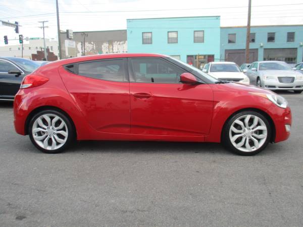 2013 Hyundai Veloster Base **3dr/Sunroof/Cold AC & Clean Title** -... for sale in Roanoke, VA – photo 4
