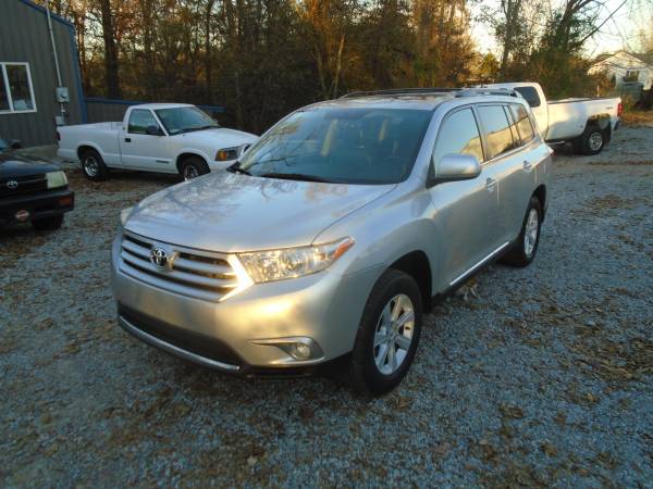 2012 Toyota Highlander ( 3rd Row ) * Leather * AWD * 3.5L - cars &... for sale in Hickory, TN – photo 2