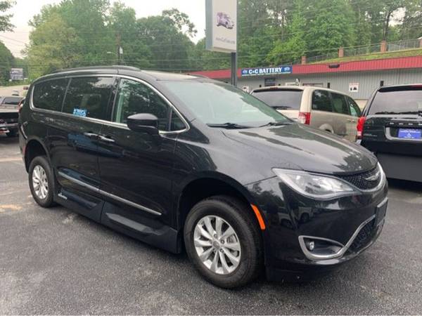 2017 Chrysler Pacifica Touring-L handicap wheelchair side for sale in DALLAS, OK – photo 2