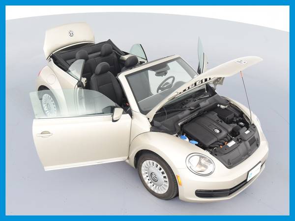 2013 VW Volkswagen Beetle 2 5L Convertible 2D Convertible Beige for sale in Chatham, IL – photo 21