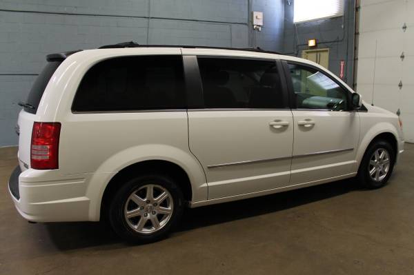 2009 Chrysler Town & Country Touring - Loaded, Spacious for sale in Addison, IL – photo 3