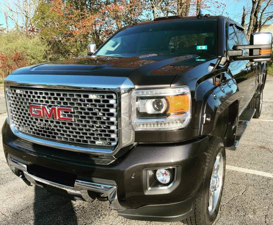 2015 GMC Sierra Denali 3500HD Crew Cab 4x4/TOP OF THE LINE for sale in East Derry, MA – photo 2