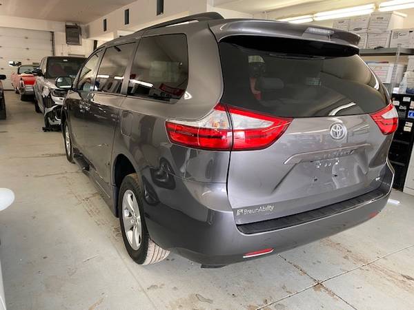 2016 Toyota Sienna LE Mobility van wheelchair handicap accessible for sale in Skokie, IL – photo 15