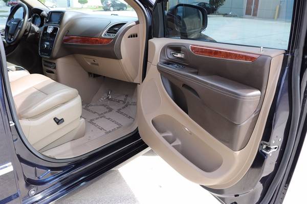 ✨2011 Chrysler Town & Country Touring L✨ - cars & trucks - by dealer... for sale in TAMPA, FL – photo 16