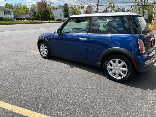 2004 MINI Cooper Base - - by dealer - vehicle for sale in Farmingdale, NY – photo 3