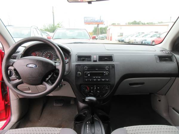 2006 Ford Focus SE ZX4 Sedan - Automatic/Wheels/Low Miles - 85K!! for sale in Des Moines, IA – photo 11