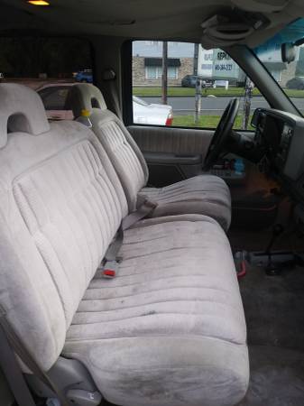 $1600 SUBURBAN 1993 RUNS GREAT TAGGED for sale in Saint Georges, DE – photo 5