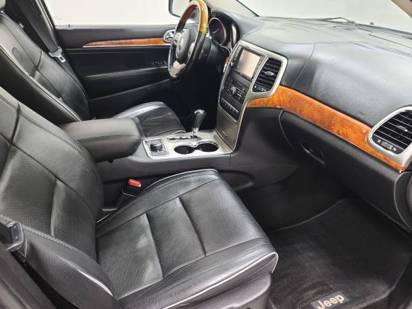 2012 Jeep Grand Cherokee Overland! 4WD! Nav! Moon! Htd & Cld Seats! for sale in Suamico, WI – photo 8