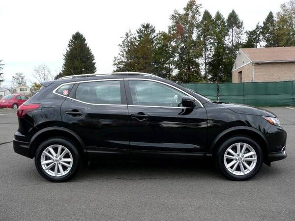 2017 *NISSAN ROGUE*LOW MILES*ONE OWNER*LIKE NEW*WE FINA - cars &... for sale in Springfield, MA – photo 3