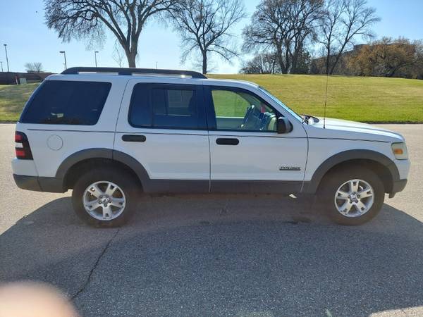 2006 Ford Explorer XLT - - by dealer - vehicle for sale in Moorhead, ND – photo 4