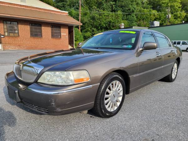 2003 Lincoln Town Car Executive WARRANTY AVAILABLE - cars & trucks -... for sale in HARRISBURG, PA