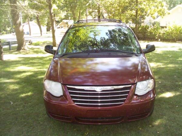 2007 CHRYSLER TOWN & COUNTRY LX for sale in Walkerton, IN – photo 3