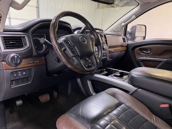 2016 Nissan TITAN XD Crew Cab - Small Town & Family Owned! Excellent for sale in Wahoo, NE – photo 8