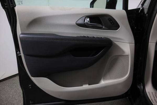 2020 Chrysler Pacifica, Brilliant Black Crystal Pearlcoat - cars &... for sale in Wall, NJ – photo 9