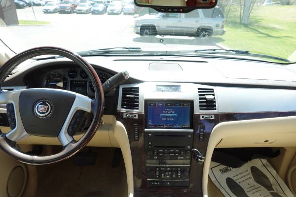 2007 CADILLAC ESCALADE - - by dealer - vehicle for sale in Minneapolis, MN – photo 12